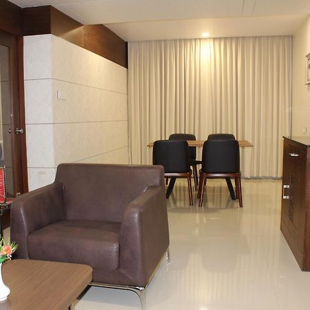 Khammam Hotel Grand Gayathri מראה חיצוני תמונה