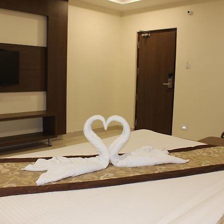 Khammam Hotel Grand Gayathri מראה חיצוני תמונה