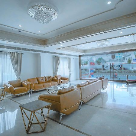 Khammam Hotel Grand Gayathri מראה חיצוני תמונה