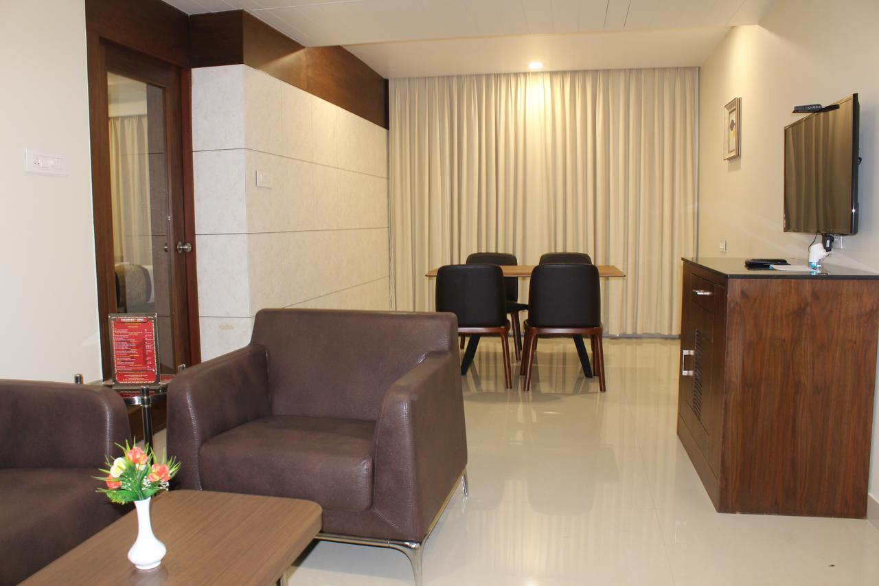 Khammam Hotel Grand Gayathri מראה חיצוני תמונה