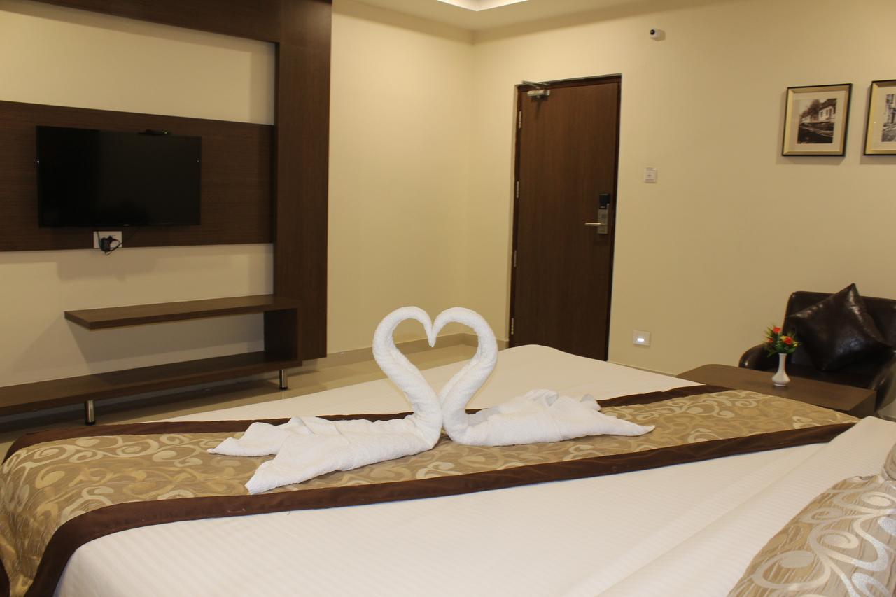 Khammam Hotel Grand Gayathri מראה חיצוני תמונה