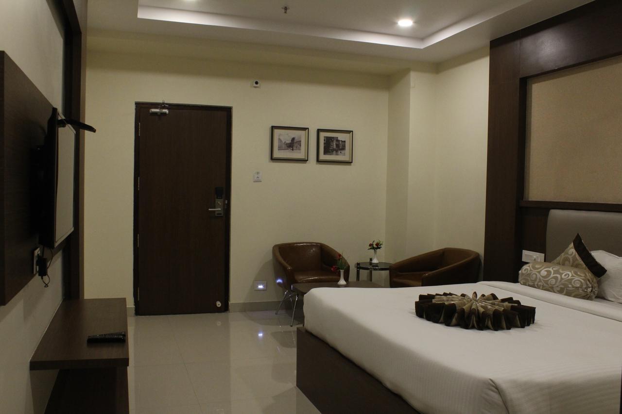 Khammam Hotel Grand Gayathri מראה חיצוני תמונה