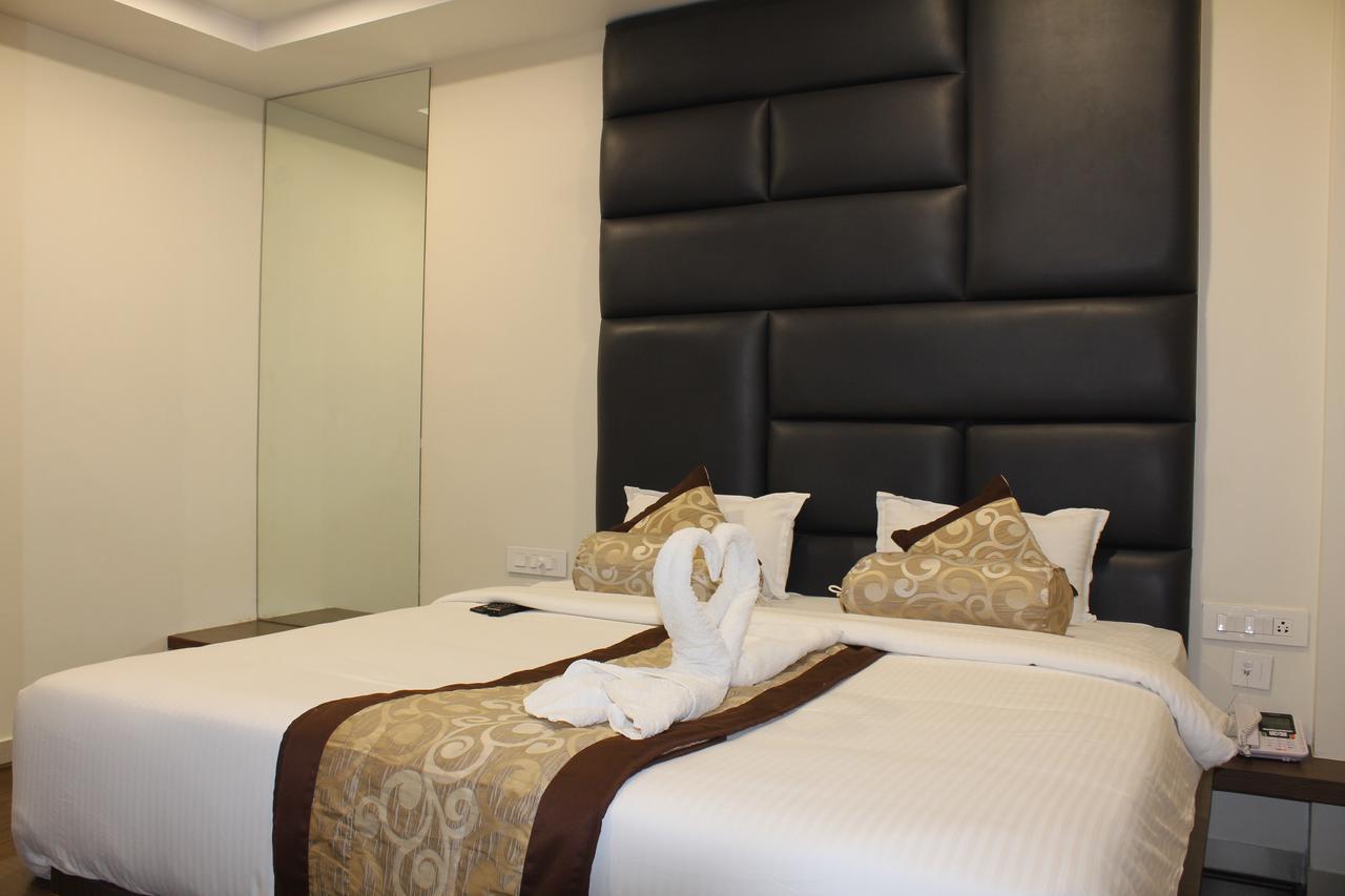 Khammam Hotel Grand Gayathri מראה חיצוני תמונה