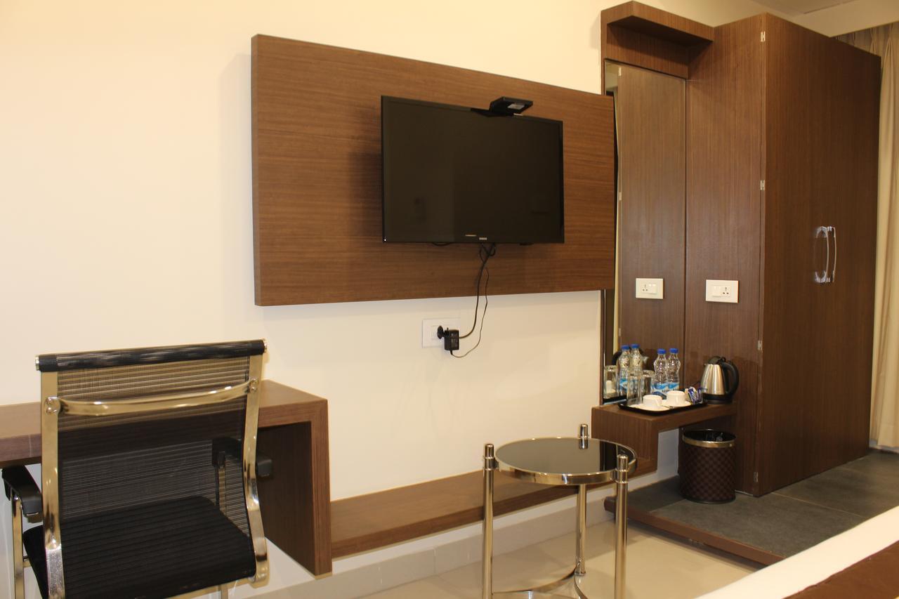 Khammam Hotel Grand Gayathri מראה חיצוני תמונה