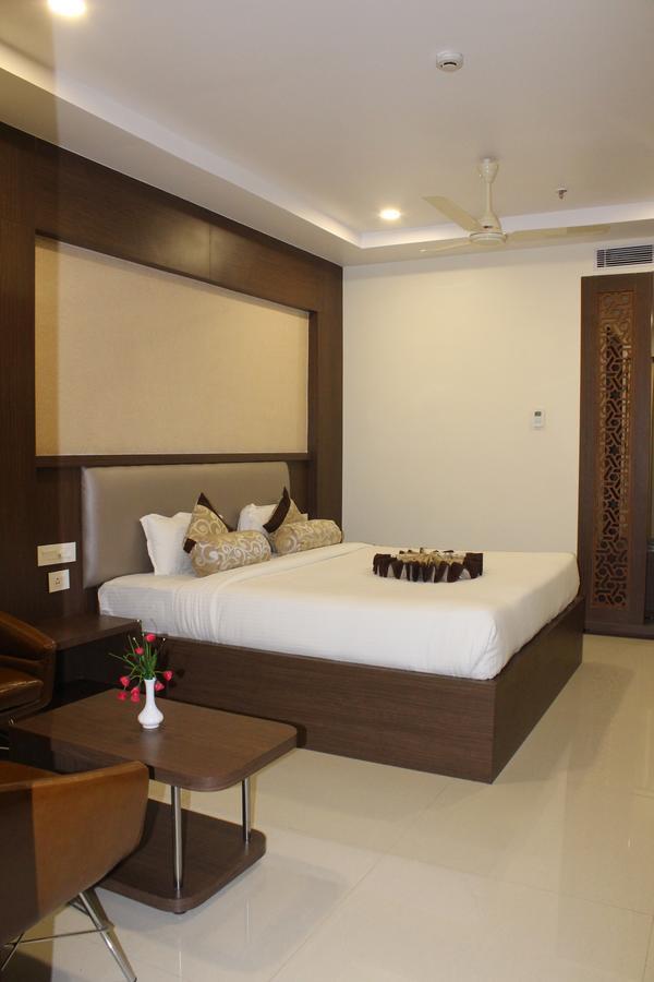 Khammam Hotel Grand Gayathri מראה חיצוני תמונה