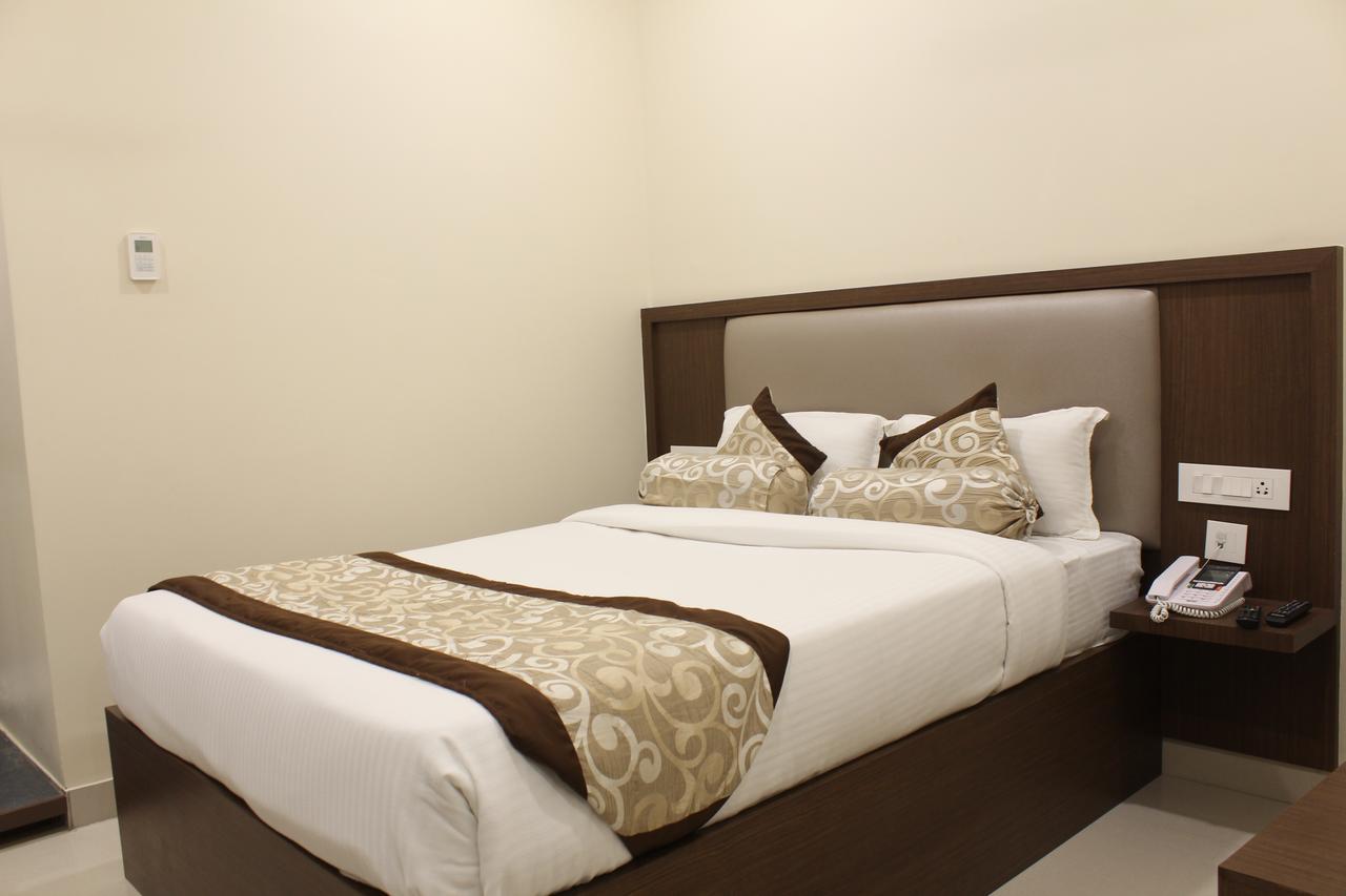 Khammam Hotel Grand Gayathri מראה חיצוני תמונה
