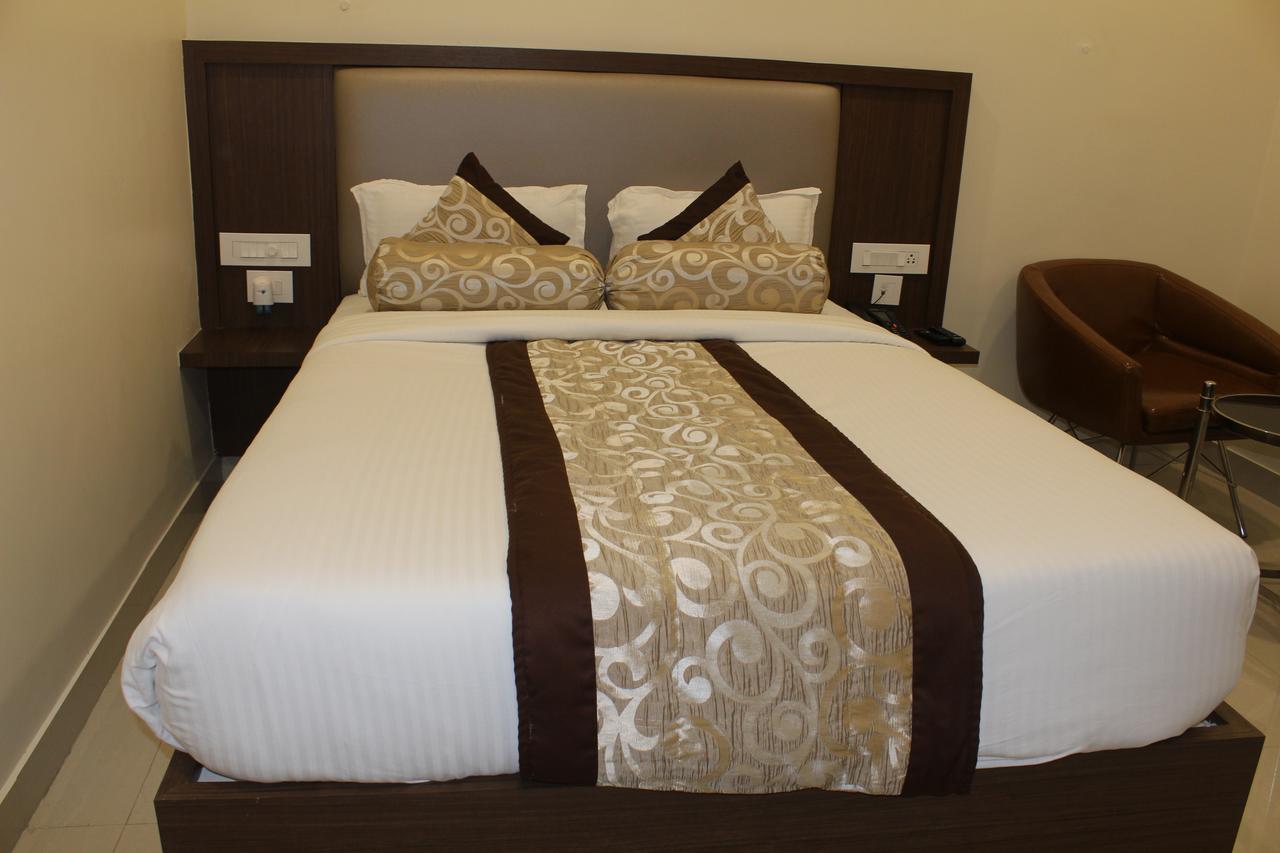 Khammam Hotel Grand Gayathri מראה חיצוני תמונה