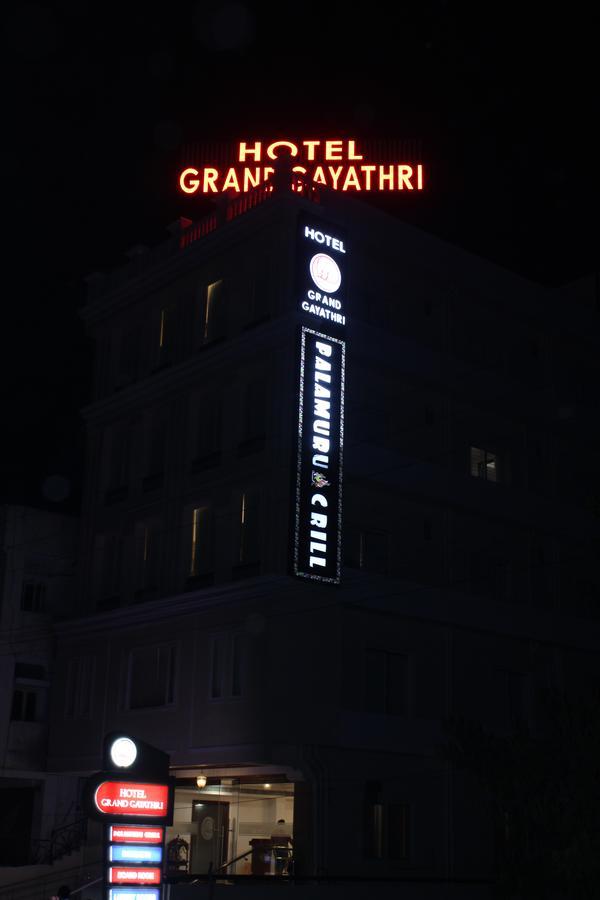 Khammam Hotel Grand Gayathri מראה חיצוני תמונה