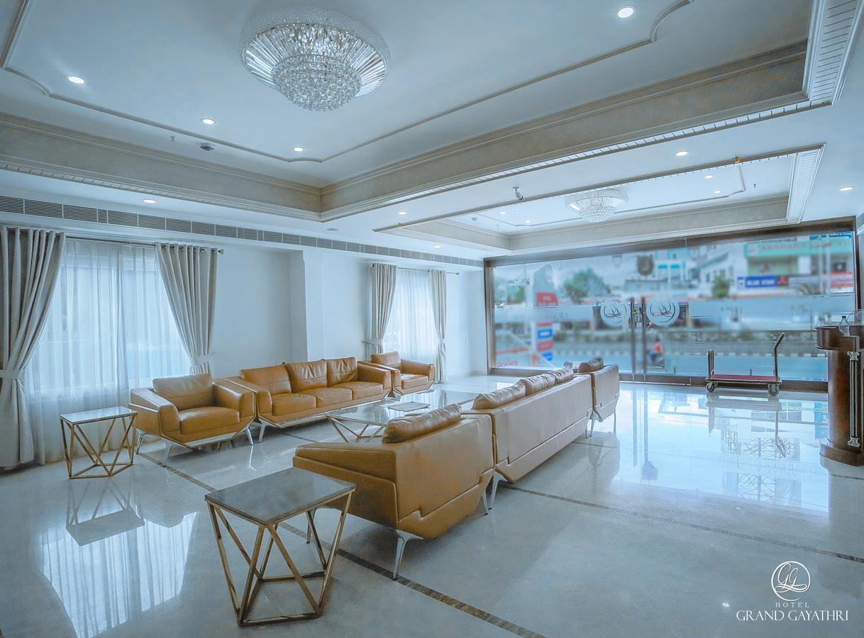 Khammam Hotel Grand Gayathri מראה חיצוני תמונה