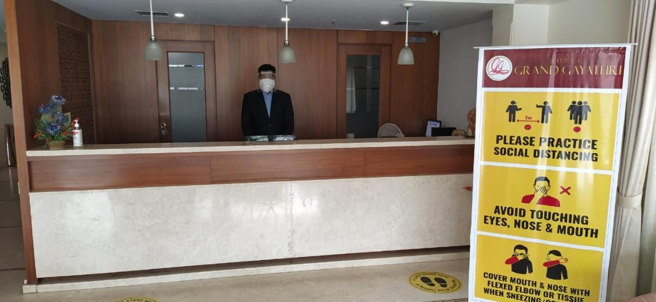 Khammam Hotel Grand Gayathri מראה חיצוני תמונה